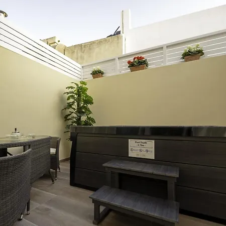 Domus Boutique מלון