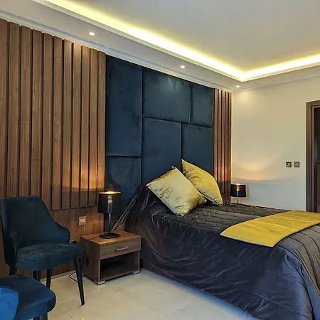 מלון Domus Boutique 3*